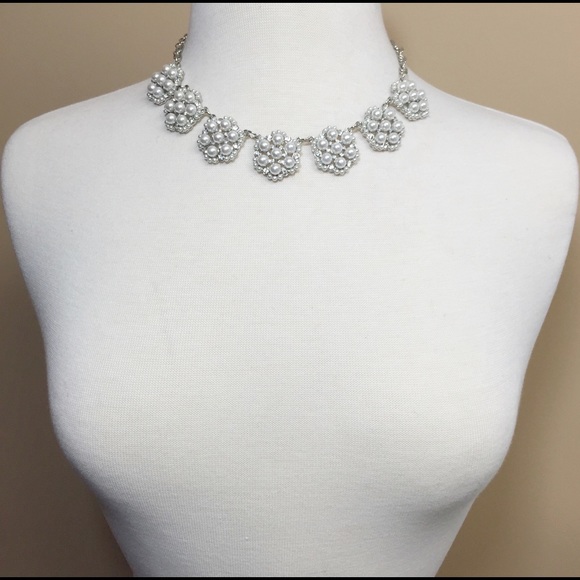 Pearl Cluster Flair Statement Necklace Earrings Set - Picture 2 of 3